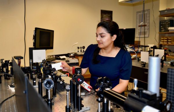 Rosario Porras-Aguilar in her lab